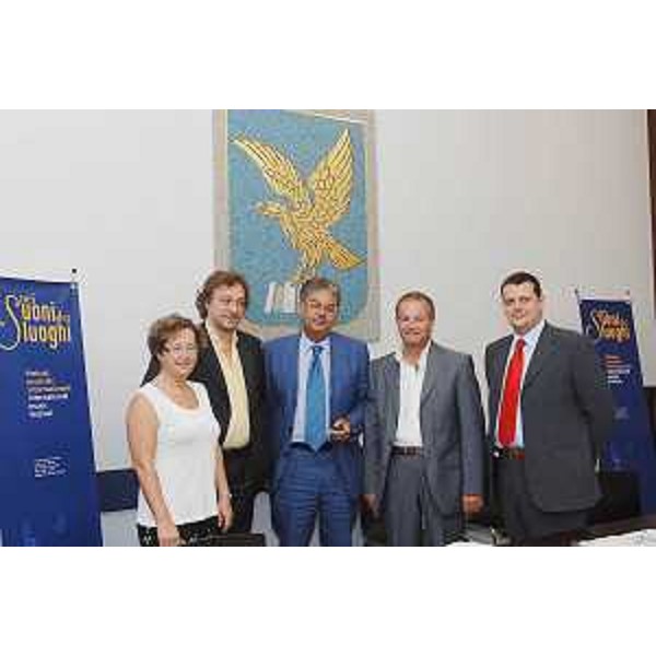 Roberto Antonaz (Assessore regionale Istruzione, Cultura, Sport e Pace) alla presentazione della nona edizione del festival musicale internazionale "Nei suoni dei luoghi", nella sede della Regione a Trieste. (Trieste 21/06/07)