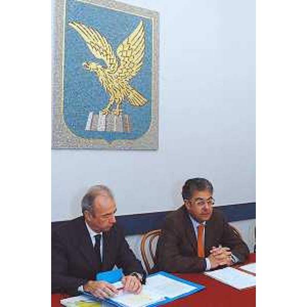 Roberto Antonaz (Assessore regionale Istruzione, Cultura, Sport e Pace) in conferenza stampa nella sede della Regione a Trieste. (Trieste 17/11/03)