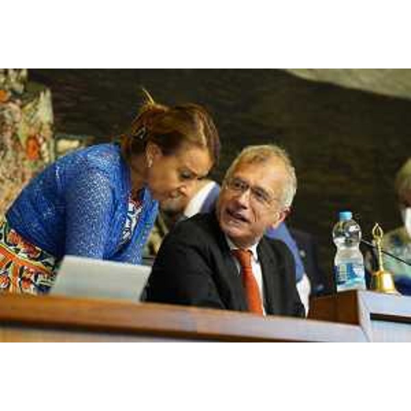 Il presidente del Cr Fvg, Piero Mauro Zanin, con Mara Piccin (FI) - Il presidente del Cr Fvg, Piero Mauro Zanin, con Mara Piccin (FI)