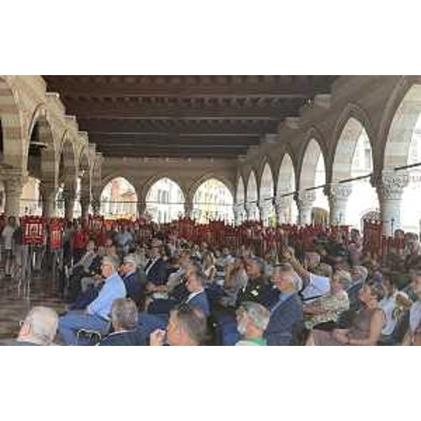 La partecipazione, alla loggia del Lionello, per la donazione dell'autoemoteca - La partecipazione, alla loggia del Lionello, per la donazione dell'autoemoteca