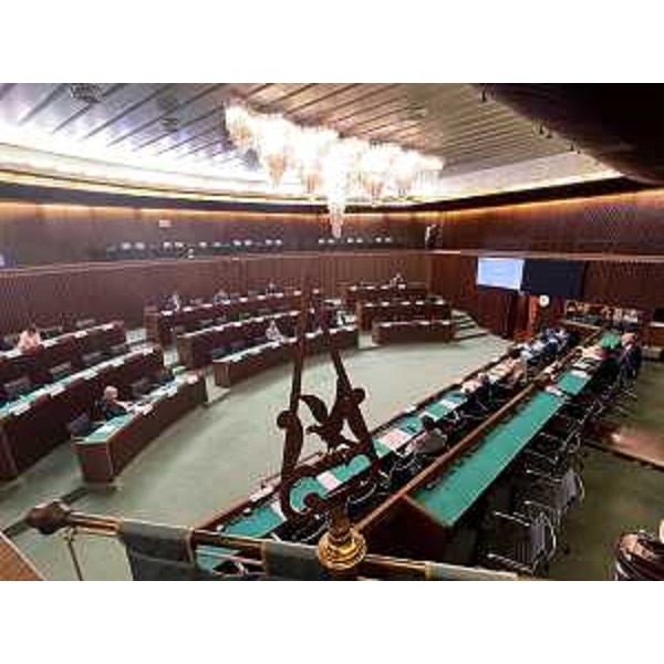 La seduta nell'aula consiliare di piazza Oberdan - La seduta nell'aula consiliare di piazza Oberdan