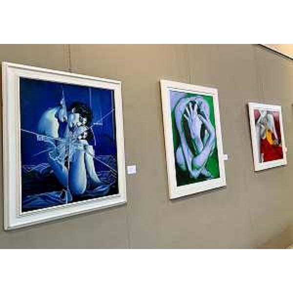 Alcune delle opere esposte nella rassegna "L'angoscia, la forza, la rinascita". - Alcune delle opere esposte nella rassegna "L'angoscia, la forza, la rinascita".