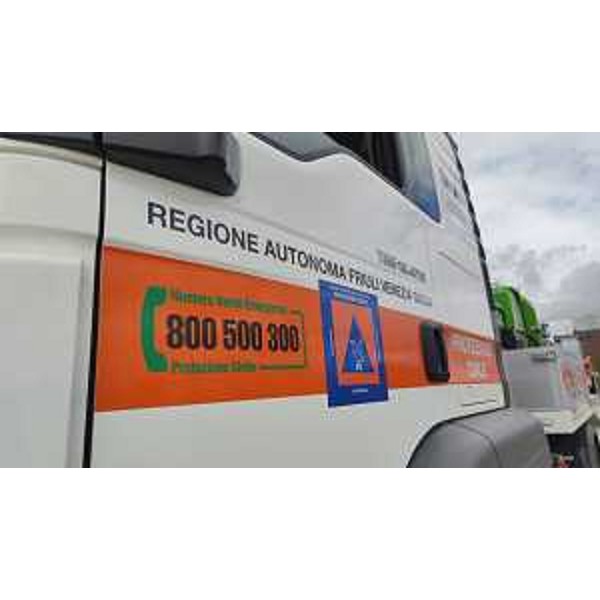 Un mezzo della Protezione civile Fvg in partenza per la Marche - Un mezzo della Protezione civile Fvg in partenza per la Marche