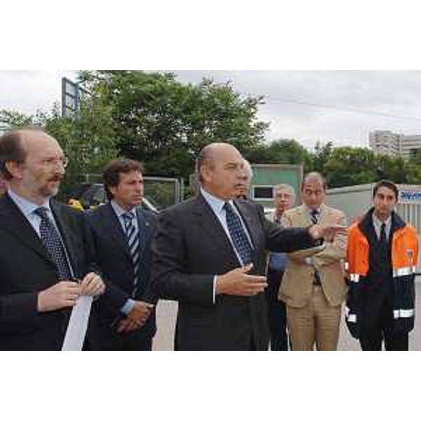 Riccardo Riccardi (Assessore regionale Infrastrutture Trasporto) e Roberto Dipiazza (Sindaco Trieste) visitano i cantieri della Grande Viabilità Triestina nell'area Cattinara - Padriciano, a Trieste. (Trieste 12/06/08)