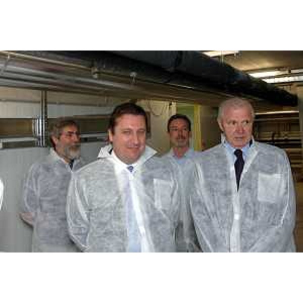 Enzo Marsilio (Assessore regionale alle risorse agricole, naturali, forestali e montagna) durante la visita al Consorzio Prosciutto San Daniele