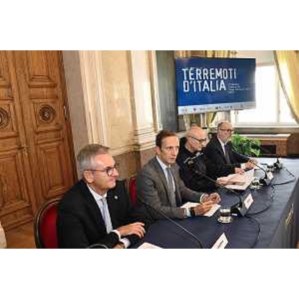 Il governatore della Regione Massimiliano Fedriga e il vicegovernatore con delega alla Protezione civile, Riccardo Riccardi, alla presentazione della mostra "Terremoti d'Italia", ideata dal Dipartimento di Protezione civile della Presidenza del consiglio dei ministri, rappresentata dal capo dipartimento Fabrizio Curcio, e organizzata dell'Università di Trieste, rappresentata dal rettore Roberto Di Lenarda. - Il governatore della Regione Massimiliano Fedriga e il vicegovernatore con delega alla Protezione civile, Riccardo Riccardi, alla presentazione della mostra "Terremoti d'Italia", ideata dal Dipartimento di Protezione civile della Presidenza del consiglio dei ministri, rappresentata dal capo dipartimento Fabrizio Curcio, e organizzata dell'Università di Trieste, rappresentata dal rettore Roberto Di Lenarda.