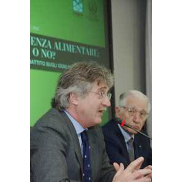 Renzo Tondo (Presidente Friuli Venezia Giulia) e Giuseppe Perissinotto (Presidente Genagricola) al Convegno "Emergenza alimentare: OGM sì o no?", alla Sala Baroncini delle Assicurazioni Generali di Trieste. (Trieste 13/06/08)