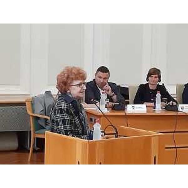 L'assessore del Friuli Venezia Giulia alla Cultura Tiziana Gibelli nella sala municipale di Nova Gorica - L'assessore del Friuli Venezia Giulia alla Cultura Tiziana Gibelli nella sala municipale di Nova Gorica