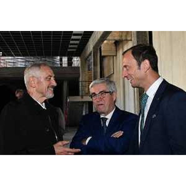  - Foto di gruppo all'ex fabbrica Dormisch di Udine Il governatore Massimiliano Fedriga (a destra) all'ex Dormisch con il presidente del Gruppo Danieli Gianpietro Benedetti e il sindaco di Udine Pietro Fontanini