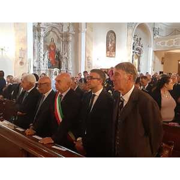 L'assessore regionale alla Sicurezza Pierpaolo Roberti (secondo da destra) alla messa in suffragio dei poliziotti Demenego e Rotta nella chiesa della Beata Vergine del Soccorso - L'assessore regionale alla Sicurezza Pierpaolo Roberti (secondo da destra) alla messa in suffragio dei poliziotti Demenego e Rotta nella chiesa della Beata Vergine del Soccorso