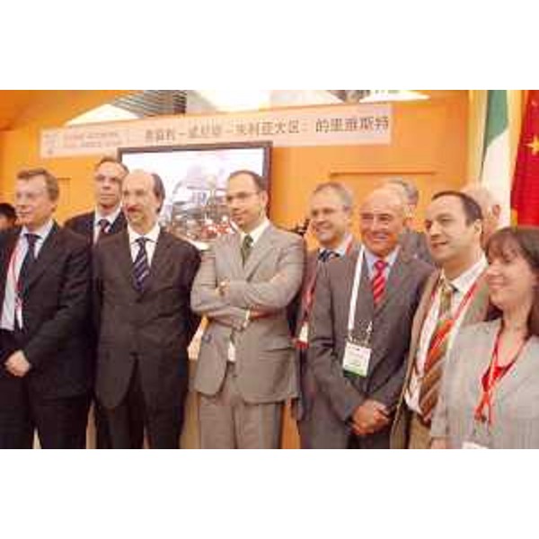 Riccardo Riccardi (Assessore regionale Infrastrutture Trasporto) al "Transport Logistic China" con Francesco Varriale (Console Italia a Shanghai), allo Shanghai Expo Centre. (Shanghai 18/06/08) 