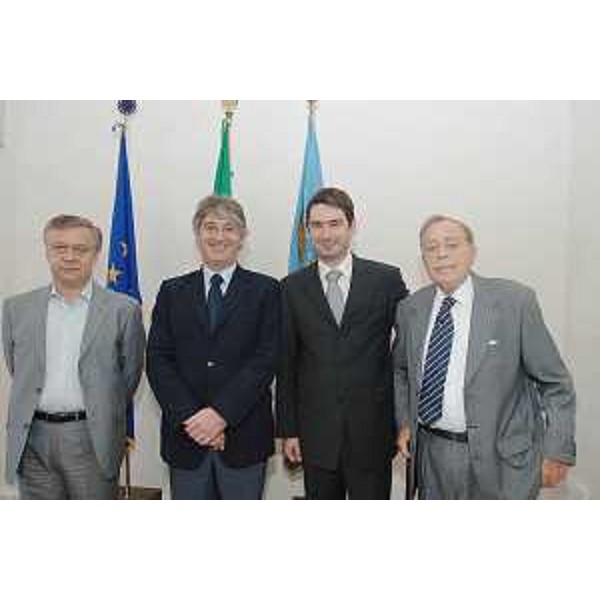 Renzo Tondo (Presidente Friuli Venezia Giulia) riceve Boris Miletic (Sindaco Pola, HR), Fabrizio Radin (Prosindaco Pola, HR) e Primo Rovis (Commendatore Presidente "Amici del Cuore", Trieste) nella sede della Regione a Trieste. (Trieste 18/06/08)