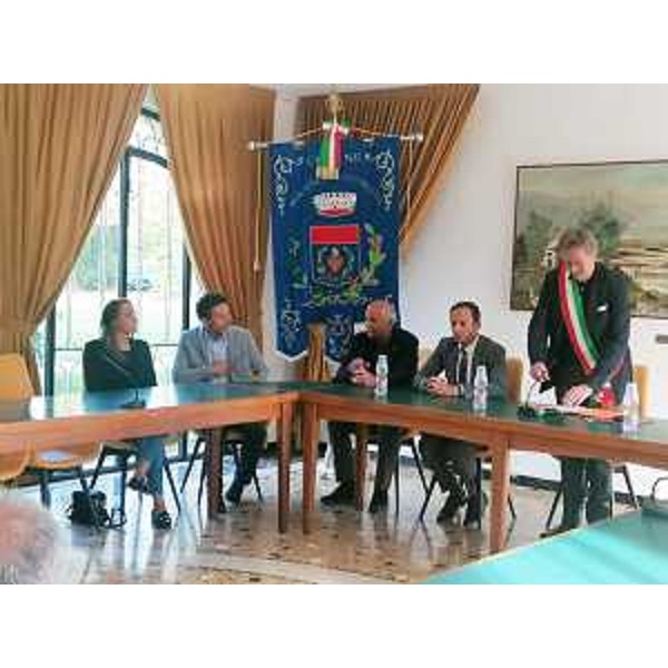 La visita del Governatore Fedriga (secondo da destra) al municipio di Morsano: al suo fianco, il consigliere Singh - La visita del Governatore Fedriga (secondo da destra) al municipio di Morsano: al suo fianco, il consigliere Singh