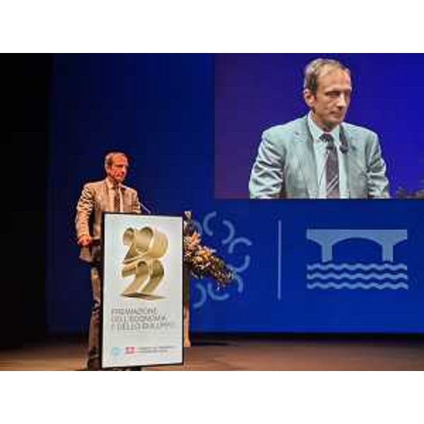 L'intervento del governatore alle premiazioni dell'economia e dello sviluppo del territorio - L'intervento del governatore alle premiazioni dell'economia e dello sviluppo del territorio