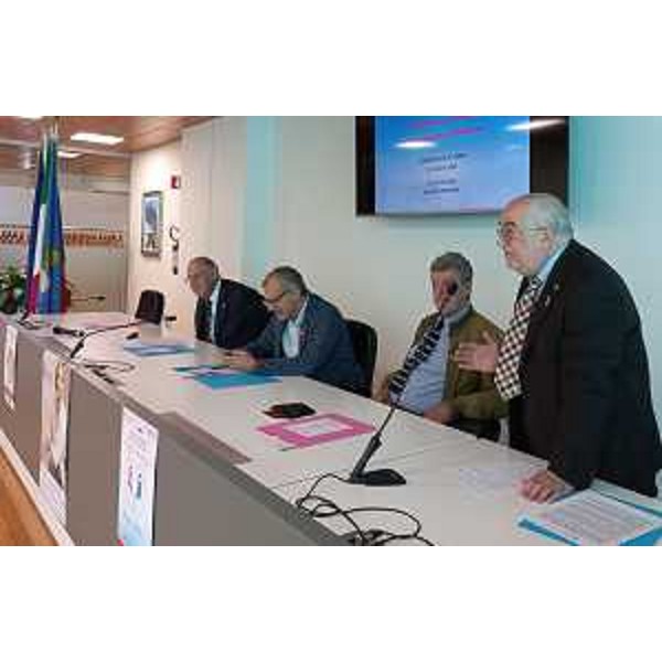 Un momento della conferenza stampa nella sede della Regione di via Sabbadini, a Udine; da destra Pucciarelli, Aviani, Zanin e Arpino - Un momento della conferenza stampa nella sede della Regione di via Sabbadini, a Udine; da destra Pucciarelli, Aviani, Zanin e Arpino