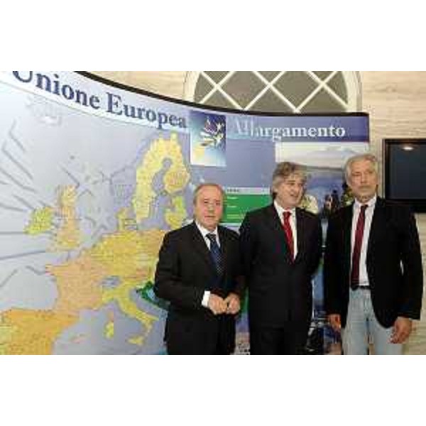 Renzo Tondo (Presidente Regione Friuli Venezia Giulia), Gianfranco Pizzolitto (sindaco di Monfalcone) e Camillo D'Angelo (vicesindaco di Pescara e rappresentante del Forum delle città adriatiche) in occasione del convegno Europa Adriatica. (Monfalcone 23/06/08) 