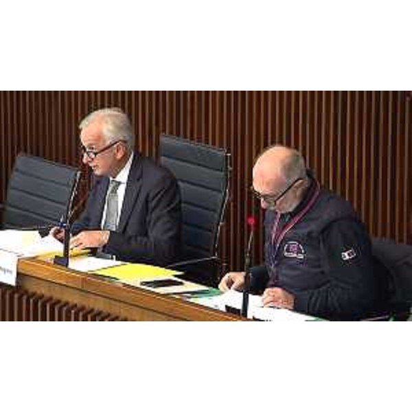 Il presidente della VI Commissione, Giuseppe Sibau (Progetto Fvg/Ar), e l'assessore Riccardo Riccardi - Il presidente della VI Commissione, Giuseppe Sibau (Progetto Fvg/Ar), e l'assessore Riccardo Riccardi