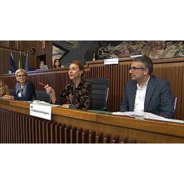 Mara Piccin (FI), presidente della IV Commissione, accanto all'assessore Pierpaolo Roberti - Mara Piccin (FI), presidente della IV Commissione, accanto all'assessore Pierpaolo Roberti