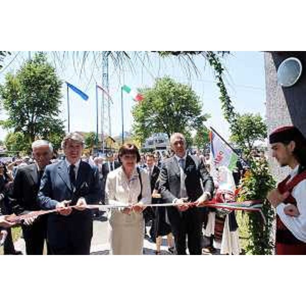Renzo Tondo (Presidente Regione Friuli Venezia Giulia), Luigino Pozzo (Presidente PMP Group) e Jasna Brkic (vicepremier della Repubblica Srpska di Bosnia) all'inaugurazione dello stabilimento industriale Jelsingrad. (Gradiska - Bih 21/06/08)
