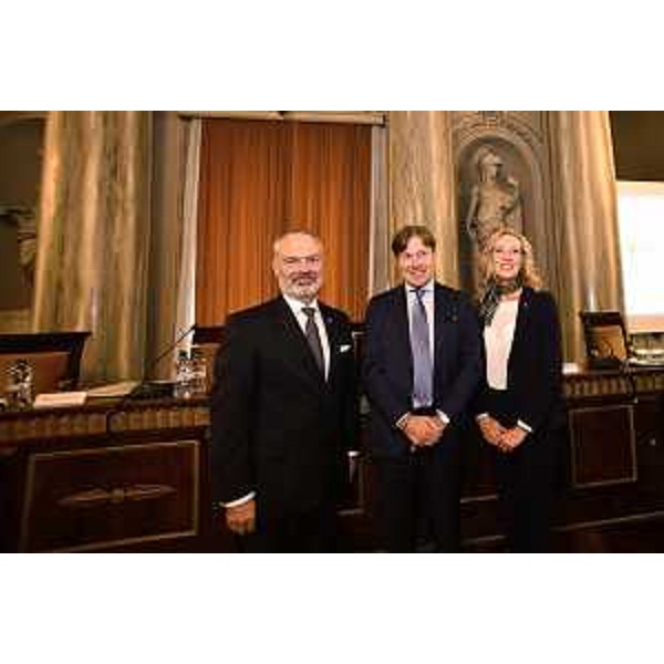 L'assessore regionale alle Attività Produttive e Turismo Sergio Emidio Bini (al centro) con l'ambasciatore di Svezia a Roma Jan Bjorklund e il console onorario Cristina Sbaizero. - L'assessore regionale alle Attività Produttive e Turismo Sergio Emidio Bini (al centro) con l'ambasciatore di Svezia a Roma Jan Bjorklund e il console onorario Cristina Sbaizero. 