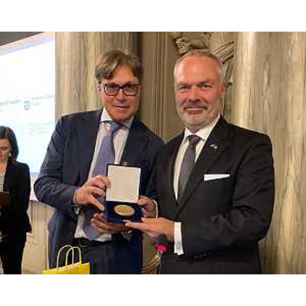 L'assessore regionale alle Attività Produttive e Turismo Sergio Emidio Bini (a sinistra) con l'ambasciatore di Svezia a Roma Jan Bjorklund. - L'assessore regionale alle Attività Produttive e Turismo Sergio Emidio Bini (a sinistra) con l'ambasciatore di Svezia a Roma Jan Bjorklund.