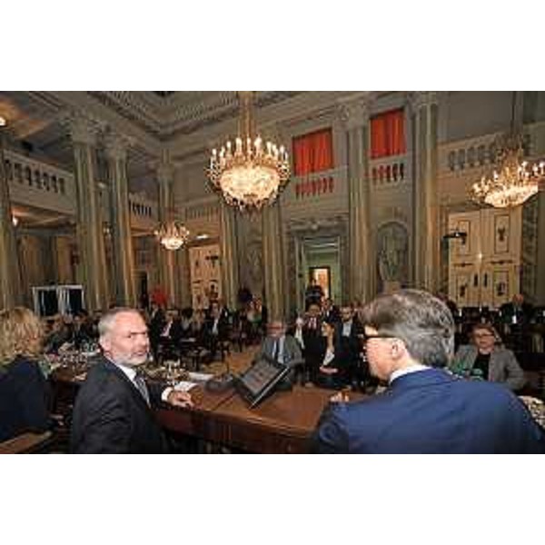 L'assessore regionale alle Attività Produttive e Turismo Sergio Emidio Bini durante la tavola rotonda sulla cooperazione tra l'Italia e la Svezia ospitata dalla Camera di commercio di Trieste, alla quale hanno partecipato l'ambasciatore a Roma Jan Bjorklund e il console onorario Cristina Sbaizero. - L'assessore regionale alle Attività Produttive e Turismo Sergio Emidio Bini durante la tavola rotonda sulla cooperazione tra l'Italia e la Svezia ospitata dalla Camera di commercio di Trieste, alla quale hanno partecipato l'ambasciatore a Roma Jan Bjorklund e il console onorario Cristina Sbaizero. 