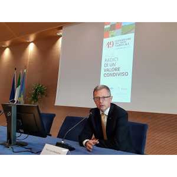 L'assessore regionale alle Risorse agroalimentari, forestali, ittiche e montagna, Stefano Zannier al convegno "Alle radici di un valore condiviso" promosso da Moltiplicatori italiani viticoli associati (Miva) - L'assessore regionale alle Risorse agroalimentari, forestali, ittiche e montagna, Stefano Zannier al convegno "Alle radici di un valore condiviso" promosso da Moltiplicatori italiani viticoli associati (Miva)