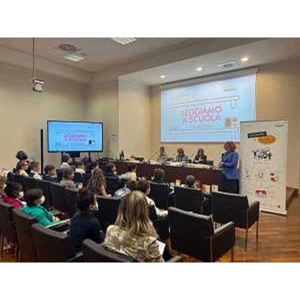 La presentazione del progetto "LeggiAMO a Scuola" - La presentazione del progetto "LeggiAMO a Scuola"
