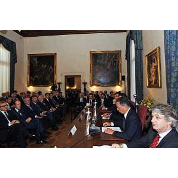 Renzo Tondo (Presidente Regione Friuli Venezia Giulia) al dibattito sul Nordest organizzato a Palazzo Thiene di Vicenza dalla Banca popolare vicentina in occasione della presentazione del libro di Galan "Il Nordest sono io". (Vicenza 23/06/08) 