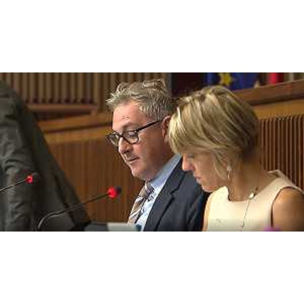 Alessandro Basso (Fratelli d'Italia), presidente della I Commissione, accanto all'assessore alle Finanze, Barbara Zilli - Alessandro Basso (Fratelli d'Italia), presidente della I Commissione, accanto all'assessore alle Finanze, Barbara Zilli