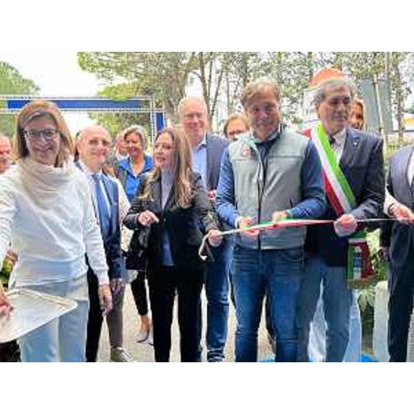 Taglio del nastro per Nautilia con l'assessore regionale alle Attività produttive e Turismo, Sergio Emidio Bini. - Taglio del nastro per Nautilia con l'assessore regionale alle Attività produttive e Turismo, Sergio Emidio Bini.