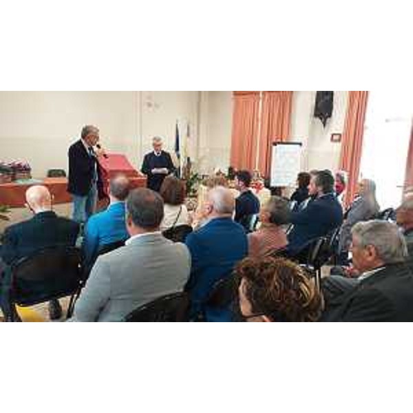 Il presidente del Cr Fvg, Piero Mauro Zanin, alla cerimonia del "Brignoli" di Gradisca d'Isonzo con il dirigente scolastico Marco Fragiacomo - Il presidente del Cr Fvg, Piero Mauro Zanin, alla cerimonia del "Brignoli" di Gradisca d'Isonzo con il dirigente scolastico Marco Fragiacomo