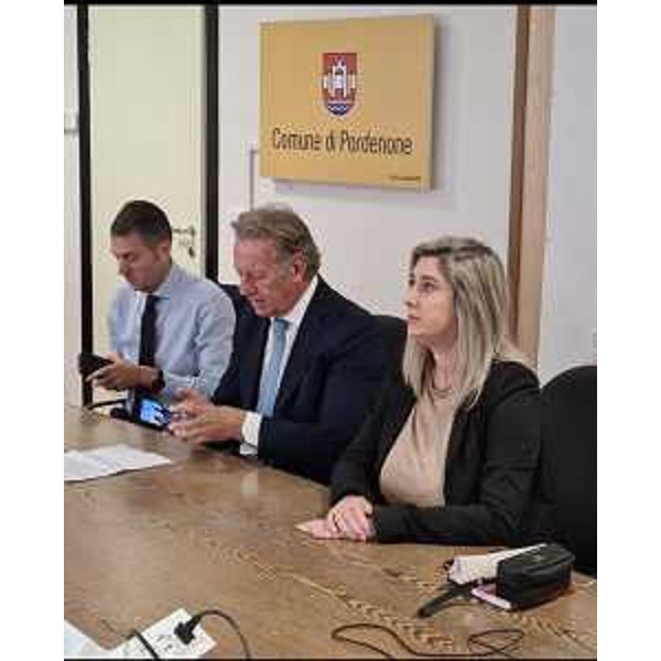 L'assessore regionale Fabio Scoccimarro in Comune a Pordenone per presentare il parco energetico - L'assessore regionale Fabio Scoccimarro in Comune a Pordenone per presentare il parco energetico