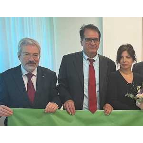 Furio Honsell, primo da sinistra, assieme a Taher Djafarizad e Baharak Darvishi, dell'associazione Neda Day - Furio Honsell, primo da sinistra, assieme a Taher Djafarizad e Baharak Darvishi, dell'associazione Neda Day