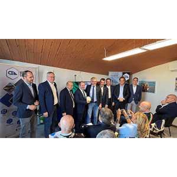 Il presidente del Consiglio regionale, Piero Mauro Zanin, assieme a numerosi consiglieri durante la cerimonia di inaugurazione a Pasian di Prato - Il presidente del Consiglio regionale, Piero Mauro Zanin, assieme a numerosi consiglieri durante la cerimonia di inaugurazione a Pasian di Prato