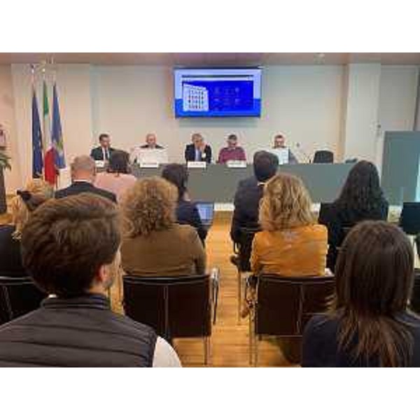 Il pubblico che ha assistito all'incontro sul nuovo sito multilingue del Consiglio regionale - Il pubblico che ha assistito all'incontro sul nuovo sito multilingue del Consiglio regionale