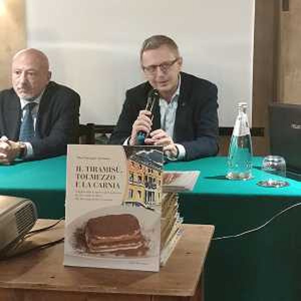L'assessore regionale Stefano Zannier all'incontro-degustazione sul dolce tiramisù a Bannia di Fiume Veneto. - L'assessore regionale Stefano Zannier all'incontro-degustazione sul dolce tiramisù a Bannia di Fiume Veneto.