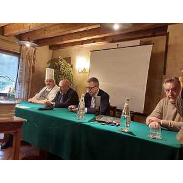 L'assessore regionale Stefano Zannier all'incontro-degustazione sul dolce tiramisù a Bannia di Fiume Veneto. - L'assessore regionale Stefano Zannier all'incontro-degustazione sul dolce tiramisù a Bannia di Fiume Veneto.