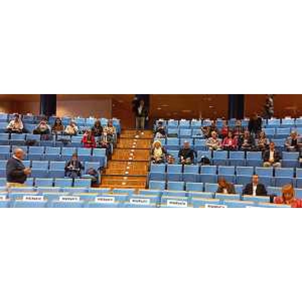 Una veduta del pubblico all'auditorium Comelli di Udine - Una veduta del pubblico all'auditorium Comelli di Udine