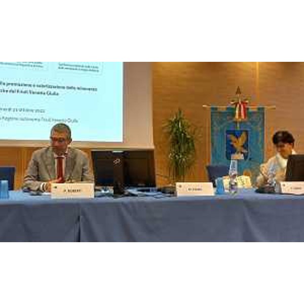 L'assessore regionale Pierpaolo Roberti. A destra, la docente Fabiana Fusco che ha coordinato la tavola rotonda - L'assessore regionale Pierpaolo Roberti. A destra, la docente Fabiana Fusco che ha coordinato la tavola rotonda