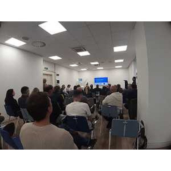 La sala Sissi nel Building di Regus a Trieste dedicata al convegno Ugl sulla logistica mitteleuropea - La sala Sissi nel Building di Regus a Trieste dedicata al convegno Ugl sulla logistica mitteleuropea