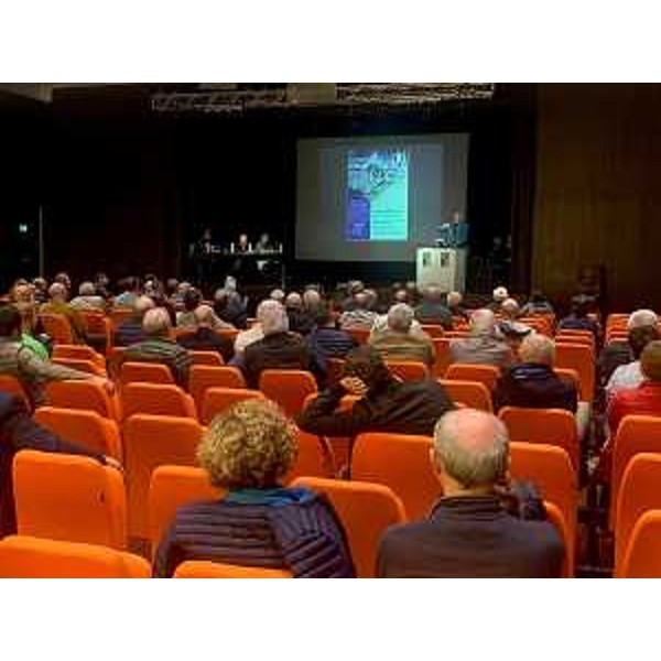 Il pubblico presente in sala a Tarcento - Il pubblico presente in sala a Tarcento