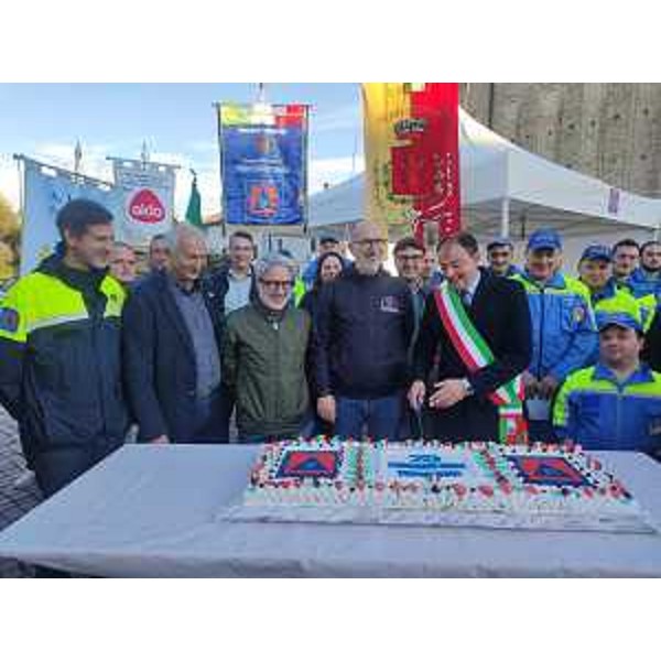 Il vicegovernatore del Friuli Venezia Giulia Riccardo Riccardi a Pravisdomini in occasione della cerimonia per i 25 anni di fondazione della squadra comunale di Protezione civile - Il vicegovernatore del Friuli Venezia Giulia Riccardo Riccardi a Pravisdomini in occasione della cerimonia per i 25 anni di fondazione della squadra comunale di Protezione civile