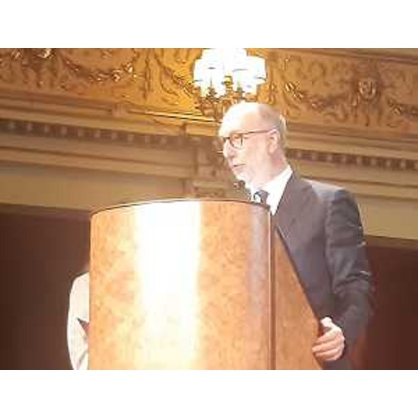 Il vicegovernatore Riccardi nel corso del suo intervento - Il vicegovernatore Riccardi nel corso del suo intervento