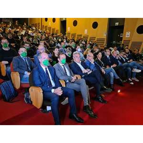 Il governatore Massimiliano Fedriga, con il collega del Veneto Luca Zaia e il segretario nazionale della Cisl Luigi Sbarra, al convegno svoltosi a Pordenone - Il governatore Massimiliano Fedriga, con il collega del Veneto Luca Zaia e il segretario nazionale della Cisl Luigi Sbarra, al convegno svoltosi a Pordenone