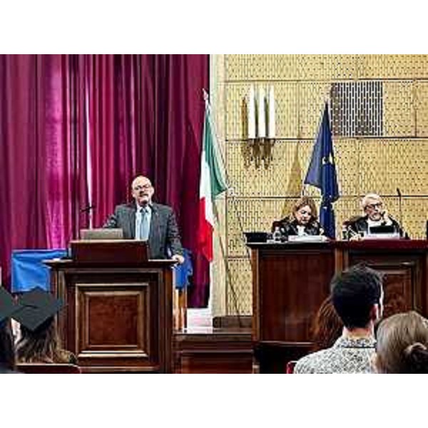 L'assessore regionale a Patrimonio e sistemi informativi Sebastiano Callari durante il 'Graduation day' dell'Università di Trieste, ovvero la 34esima cerimonia di proclamazione di oltre cento dei dottori di ricerca, svoltasi nell'aula magna dell'ateneo alla presenza, tra gli altri, del rettore Roberto Di Lenarda. - L'assessore regionale a Patrimonio e sistemi informativi Sebastiano Callari durante il 'Graduation day' dell'Università di Trieste, ovvero la 34esima cerimonia di proclamazione di oltre cento dei dottori di ricerca, svoltasi nell'aula magna dell'ateneo alla presenza, tra gli altri, del rettore Roberto Di Lenarda.