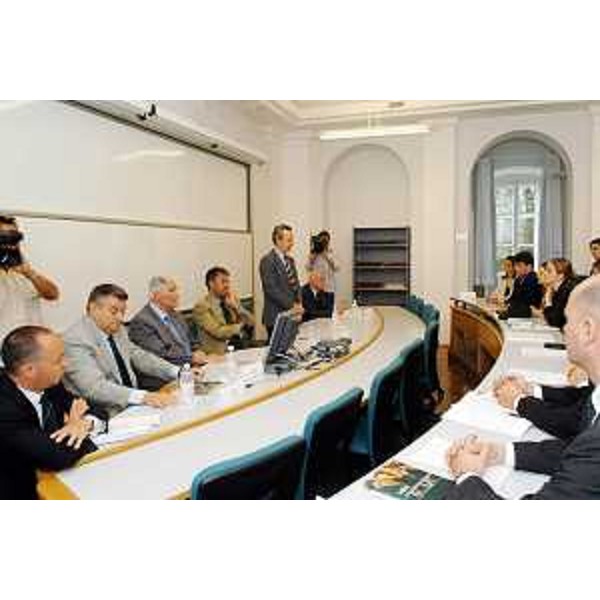 Roberto Antonaz (Assessore regionale Istruzione, Cultura, Sport e Pace) all'inaugurazione del Corso Origini, destinato ai discendenti degli emigrati del Friuli Venezia Giulia, al MIB di Trieste. (Trieste 26/07/04) 