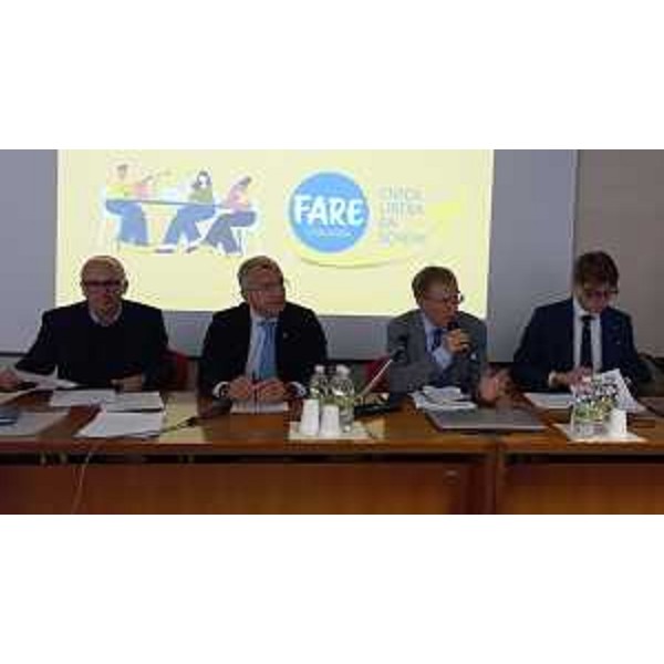 Piero Mauro Zanin (secondo da sinistra) al tavolo dei relatori - Piero Mauro Zanin (secondo da sinistra) al tavolo dei relatori