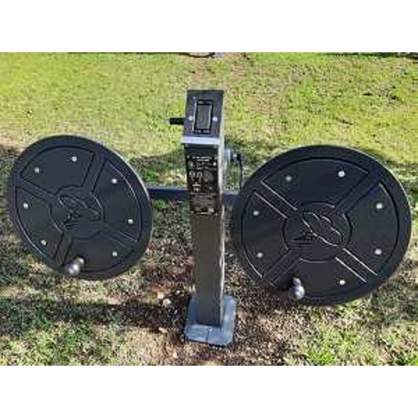 Dotazioni fitness dell'area all'aperto in via Ferraro a Mossa - Dotazioni fitness dell'area all'aperto in via Ferraro a Mossa