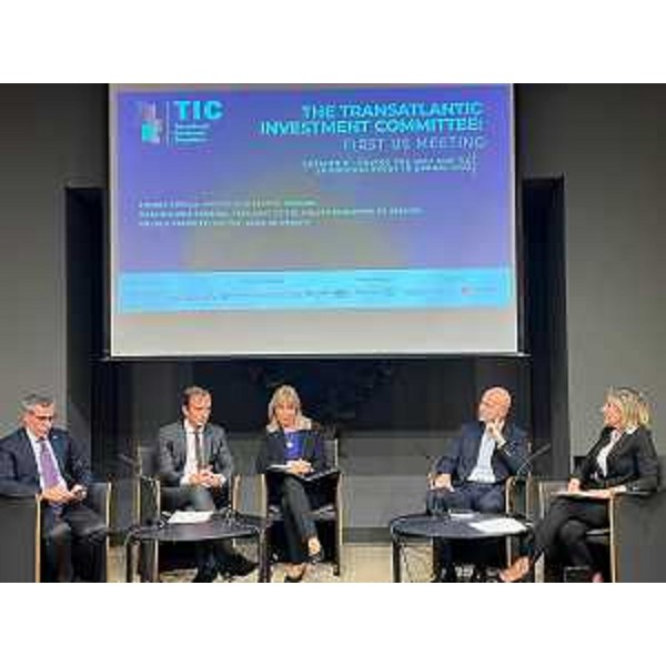 Il governatore Fedriga assieme ai relatori dell'incontro - Il governatore Fedriga assieme ai relatori dell'incontro